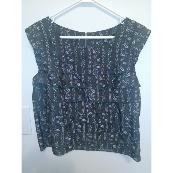 Forever 21 Tops - Forever 21 Floral Tiered Ruffle Blouse Sleeveless Back Zip Green Black Medium